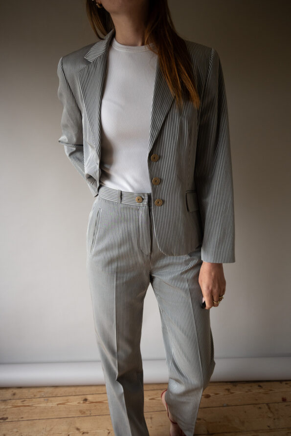 The grey striped suit - Size up to 36 - Image 7