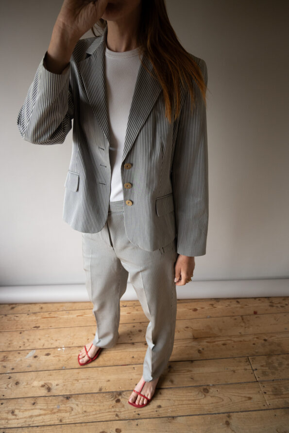 The grey striped suit - Size up to 36 - Image 9