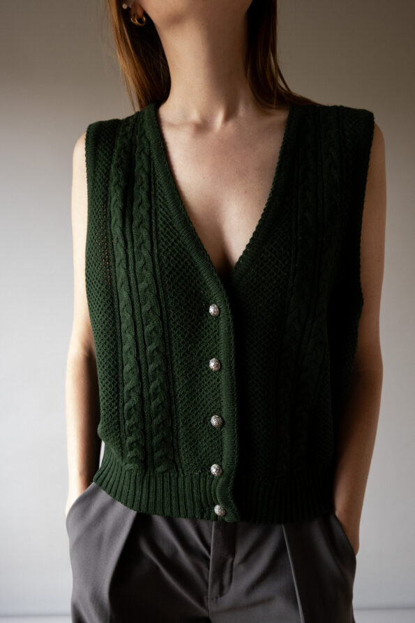 The 100% wool cable knitted vest - Size up to 38