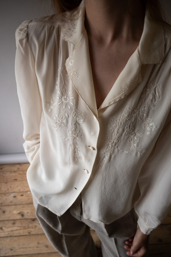 The embroidered silk ivory blouse - Size up to M - Image 2