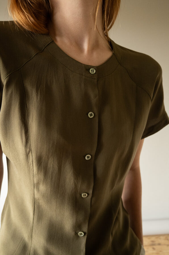 The 100% silk army green detailed top - Size up to M - Image 4