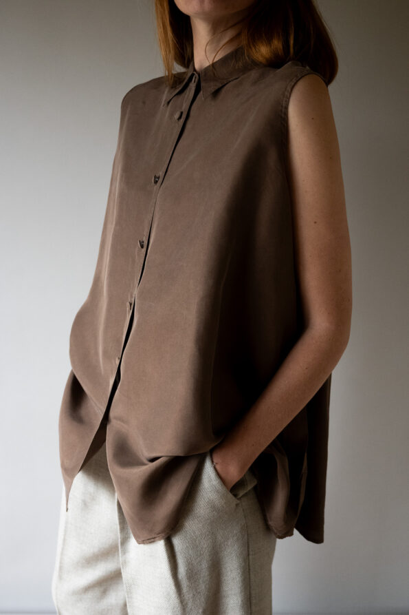The A line brown sleeveless top in 100% silk - Size up to 40