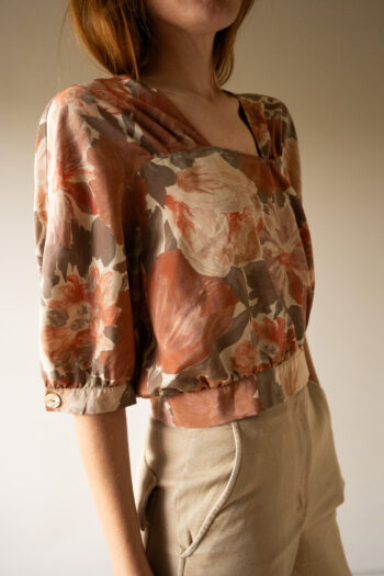 The allover rose printed top - Size up to S