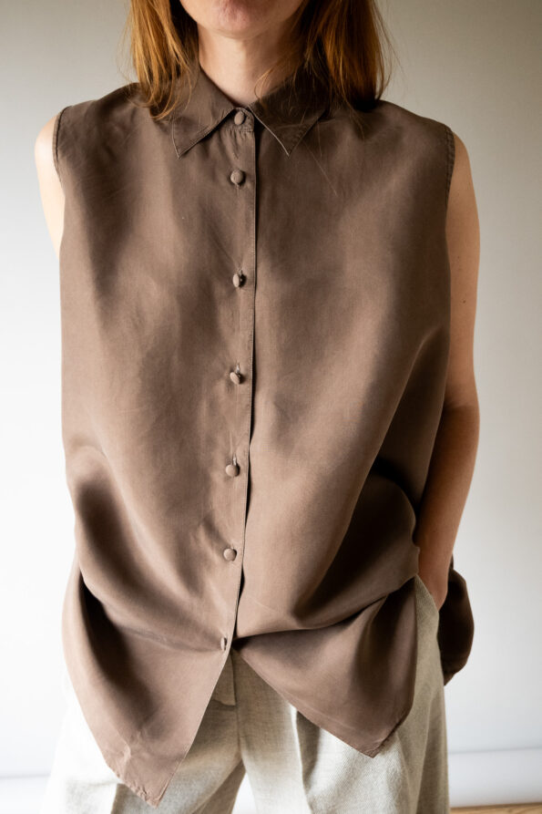 The A line brown sleeveless top in 100% silk - Size up to 40 - Image 5