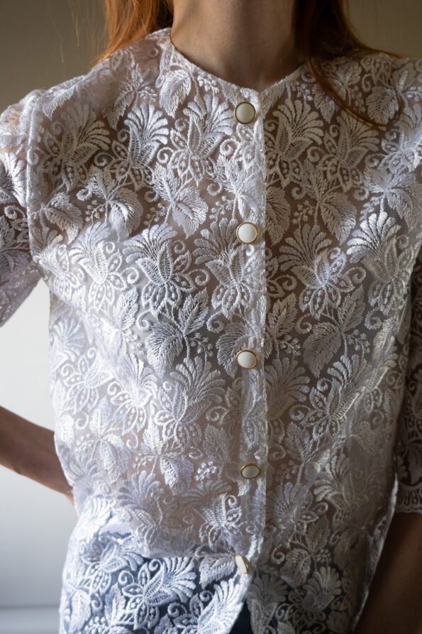 The white lace vintage top - Size up to 36