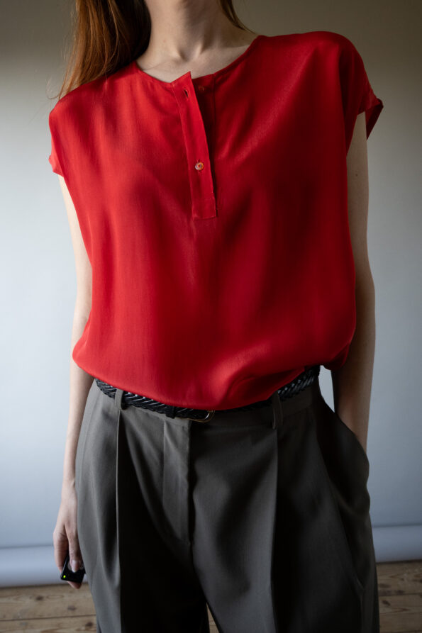 The button detail capsleeve 100% silk top - Size up to 38