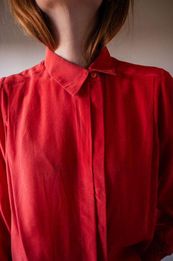 The detailed 100% silk red blouse - Size up to 36 - Image 2