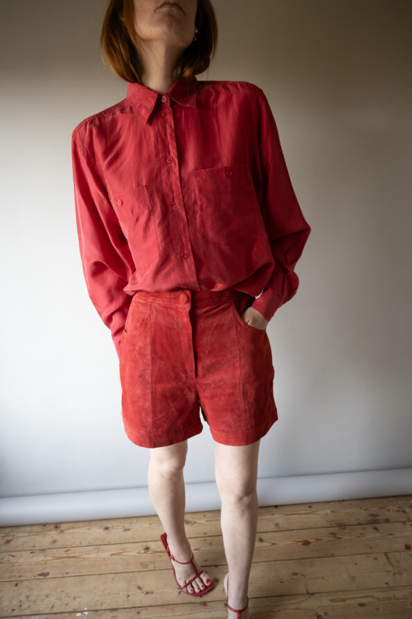 The red 100% suede short - Size up to 36
