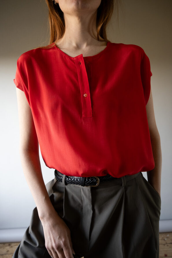 The button detail capsleeve 100% silk top - Size up to 38 - Image 3