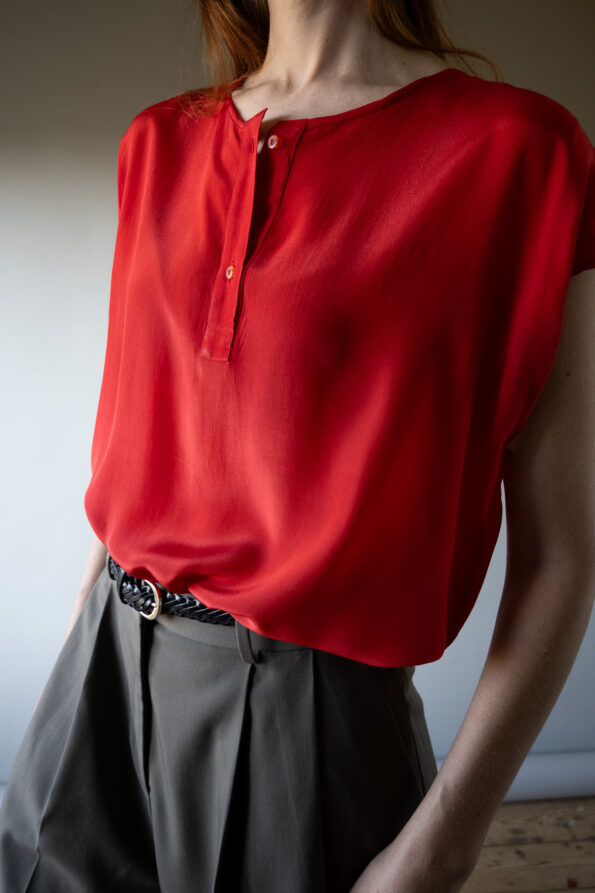 The button detail capsleeve 100% silk top - Size up to 38 - Image 2