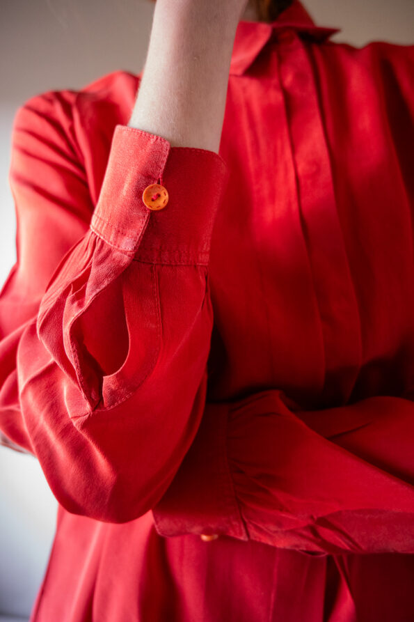 The detailed 100% silk red blouse - Size up to 36 - Image 4
