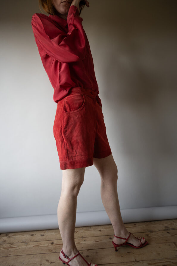 The red 100% suede short - Size up to 36 - Image 5