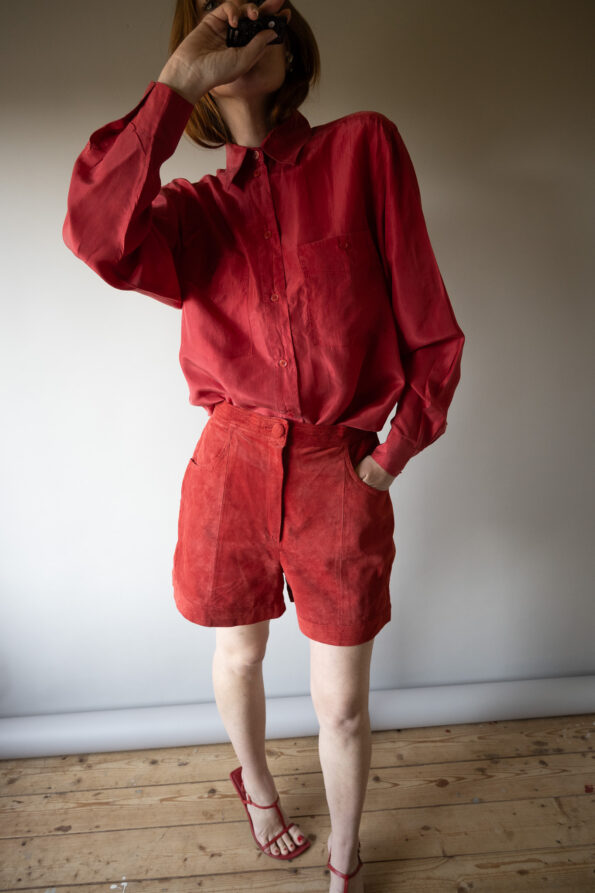 The red 100% suede short - Size up to 36 - Image 2