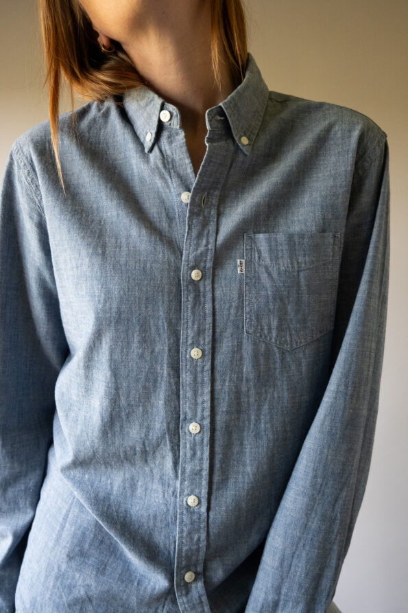 The classic LEVI’s denim shirt - Size up to M - Image 2