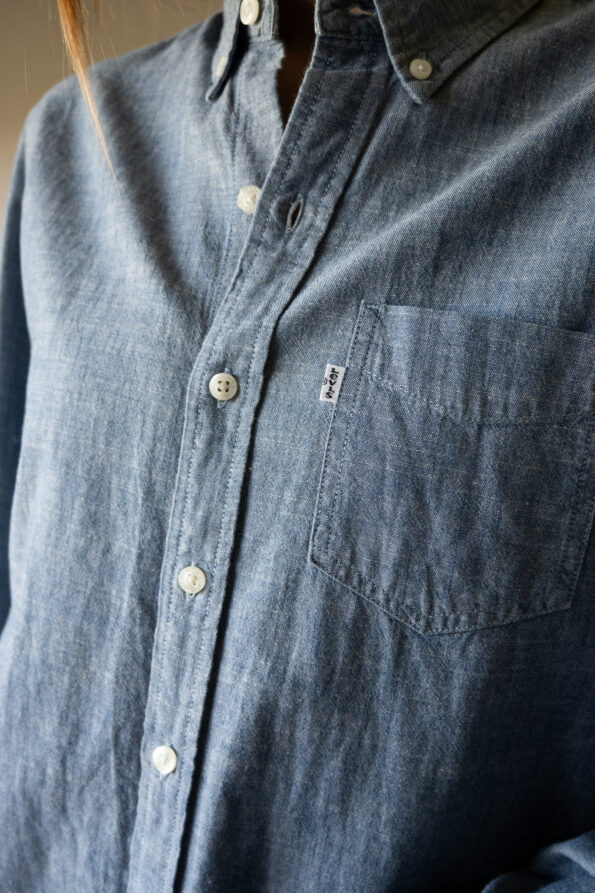The classic LEVI’s denim shirt - Size up to M - Image 4
