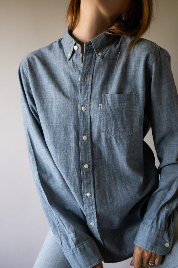 The classic LEVI’s denim shirt - Size up to M - Image 5