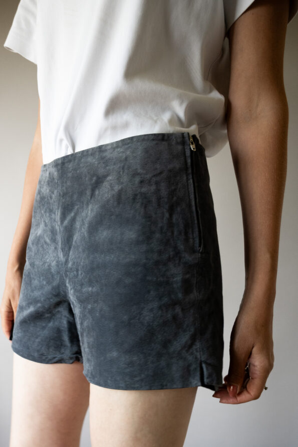 The suede short in dark navy - Size up to M - Image 3