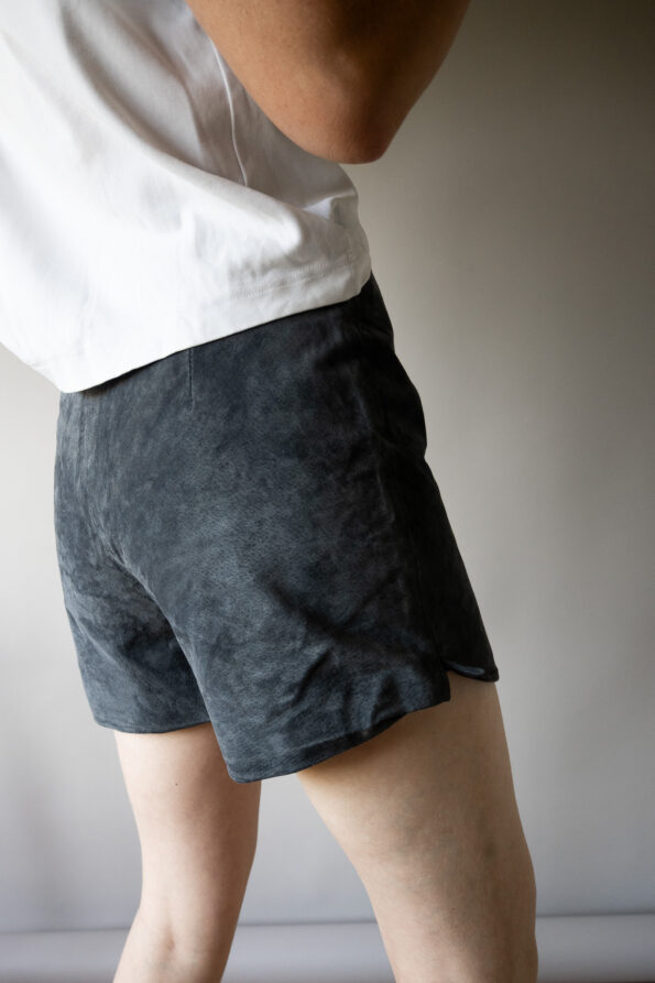 The suede short in dark navy - Size up to M - Image 4