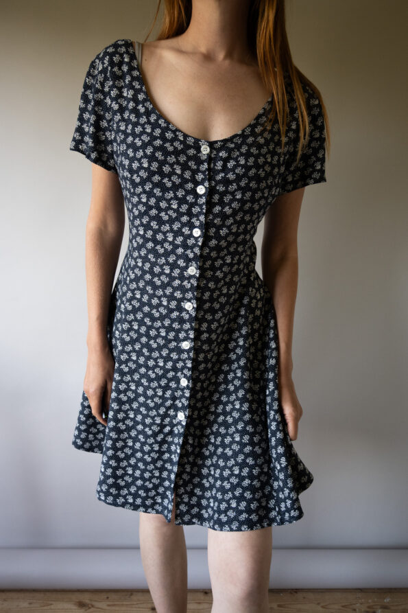 The backside detail buttoned dress - Size up to 36 - Image 3