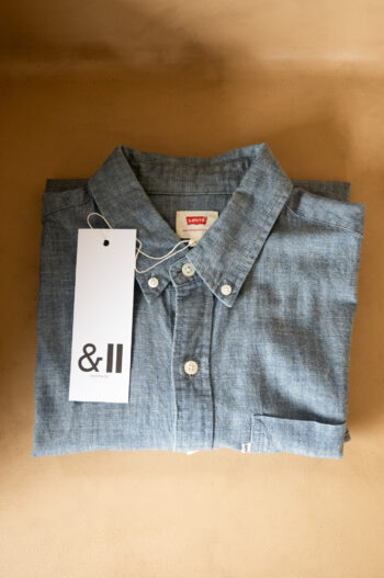 The classic LEVI’s denim shirt - Size up to M