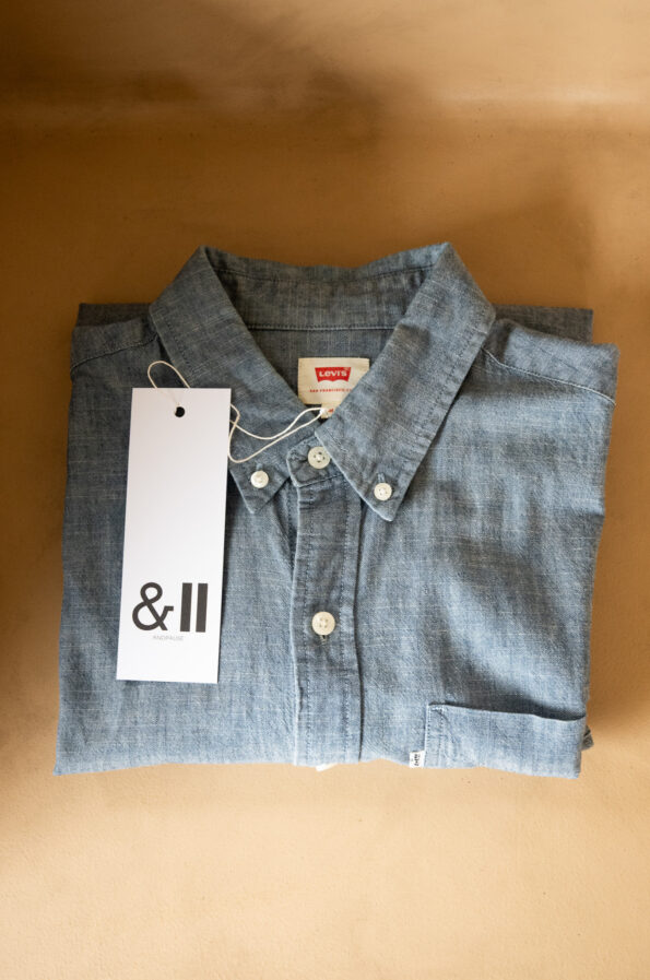 The classic LEVI’s denim shirt - Size up to M