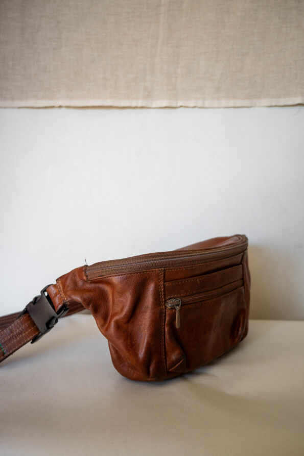The 100% leather bum bag