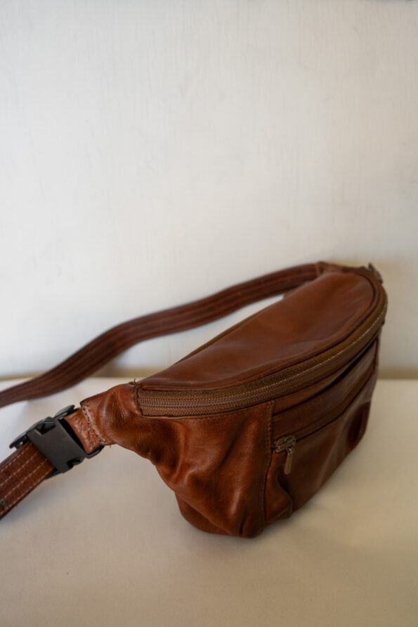 The 100% leather bum bag - Image 3
