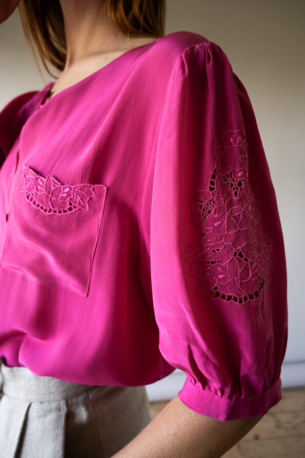 The detailed sleeve blouse in 100% silk - Size up to 38 - Image 4