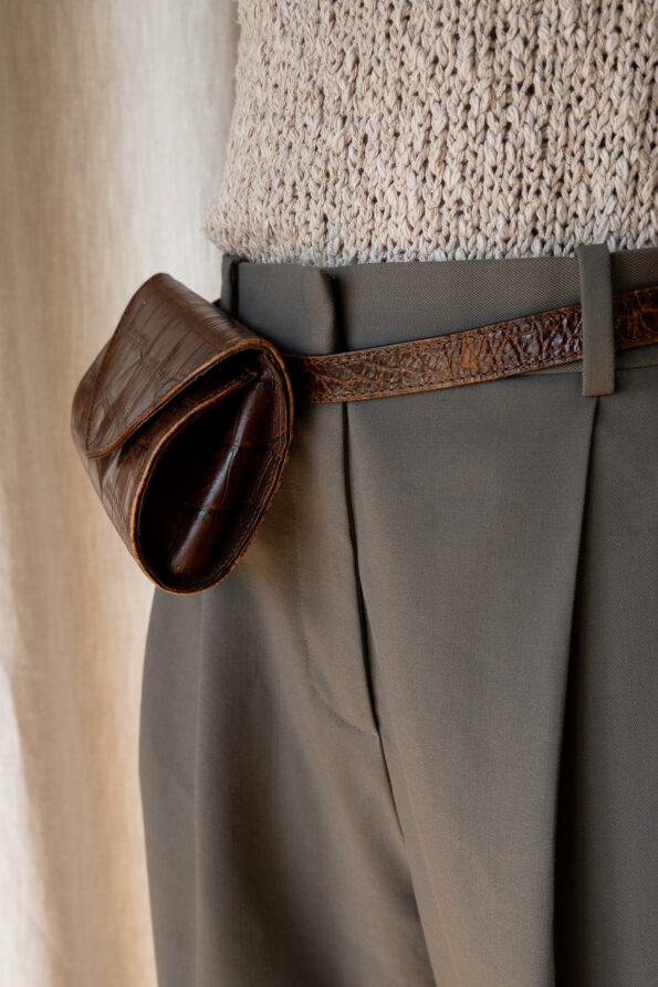 The embossed brown leather bum bag - Image 5