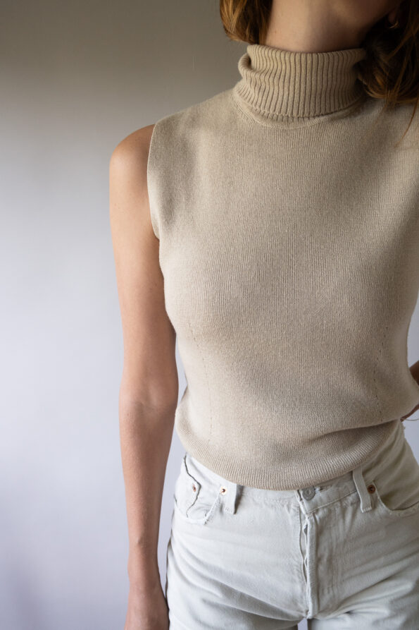 The beige fine knitted turtle - Size up to M - Image 2