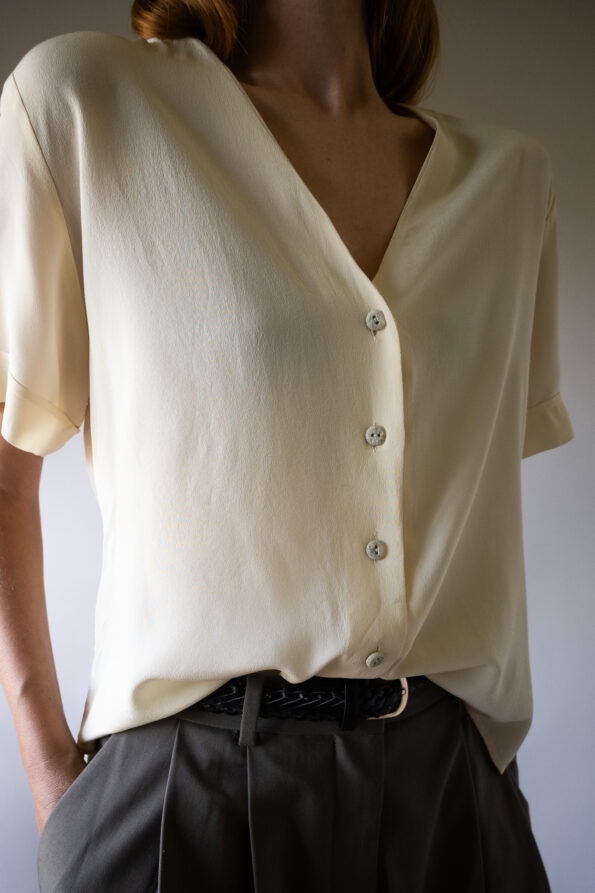 The marble button cream 100% silk top - Size up to 38 - Image 5