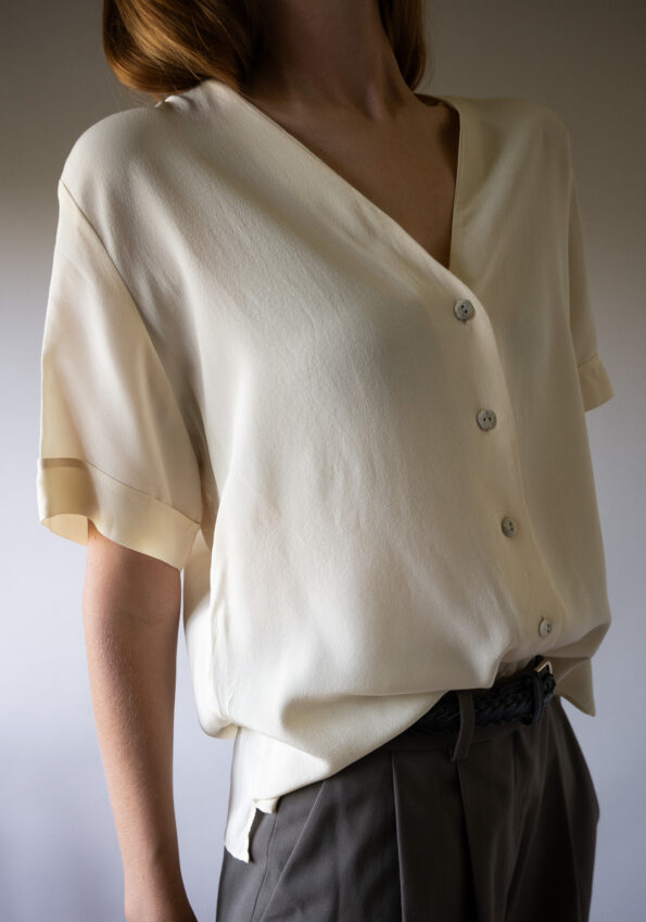 The marble button cream 100% silk top - Size up to 38