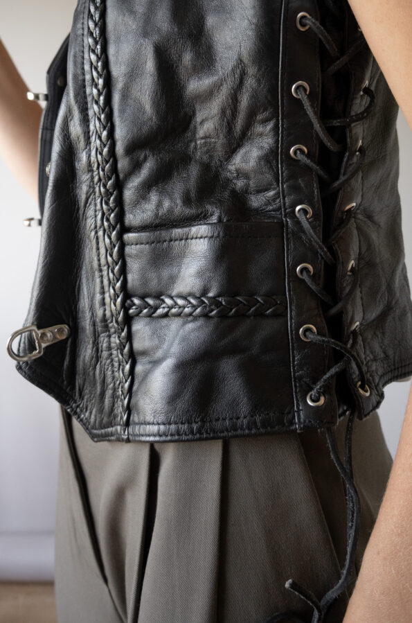 The hook and eye leather waistcoat - Size up to S - Image 5