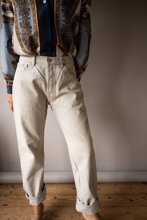 The off white Levi’s 501 - Size up to 28 INCH