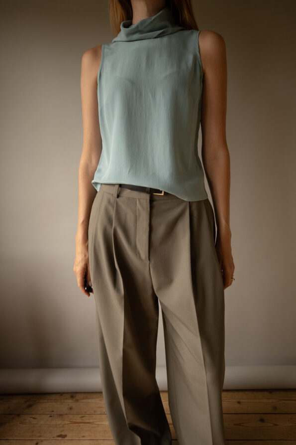 The 100% silk mist blue top - Size up to M - Image 3