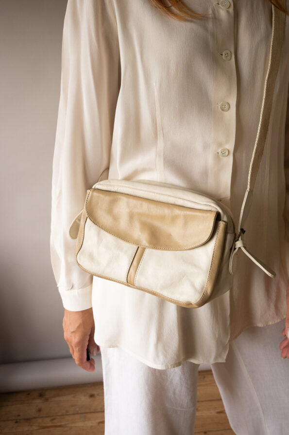 The 100% leather and beige bag - Image 2