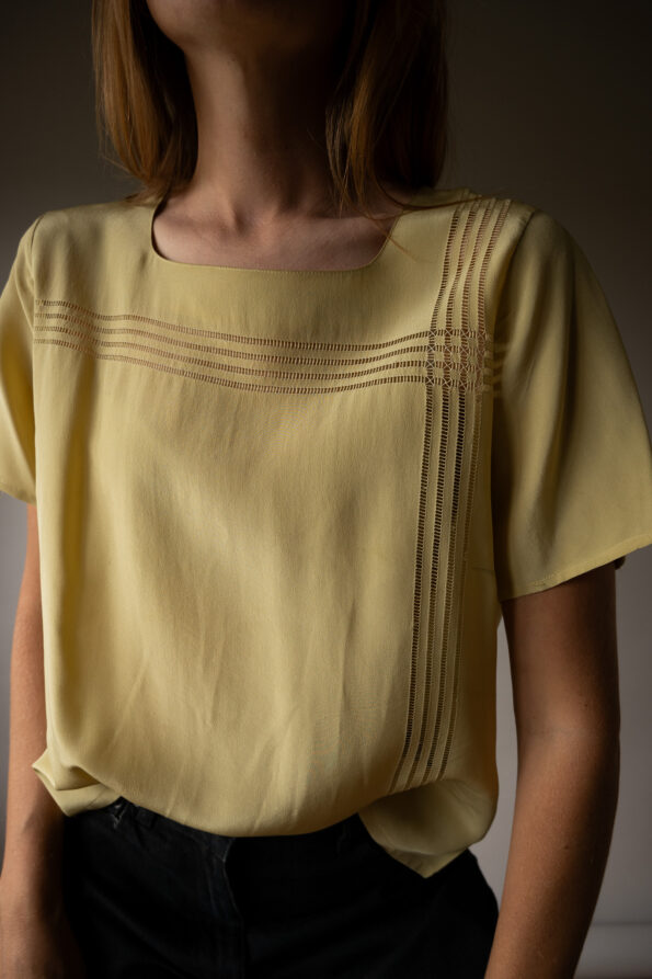 The 100% silk detailed yellow top - Size up to 38 - Image 3