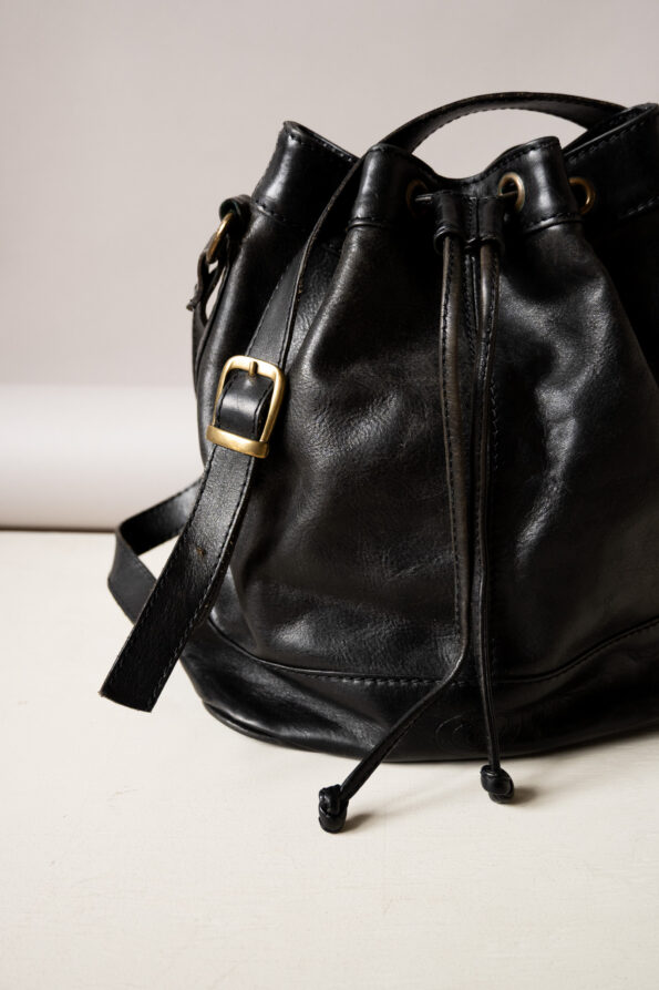 The bucket bag in 100% leather - Image 4