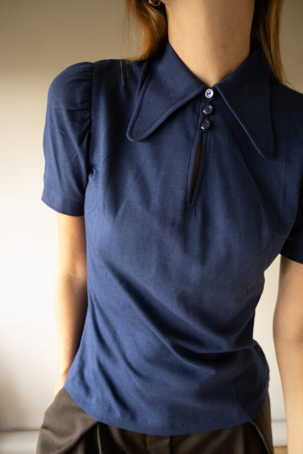 The 1970’s pointy collar tee - Size up to XS