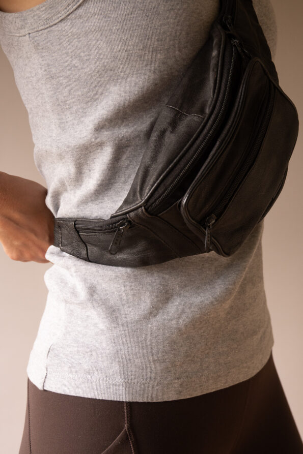 The 100% leather black bum bag - Image 3