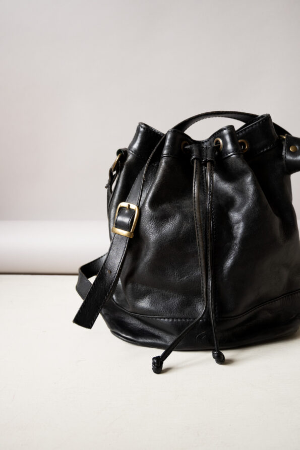The bucket bag in 100% leather - Image 6
