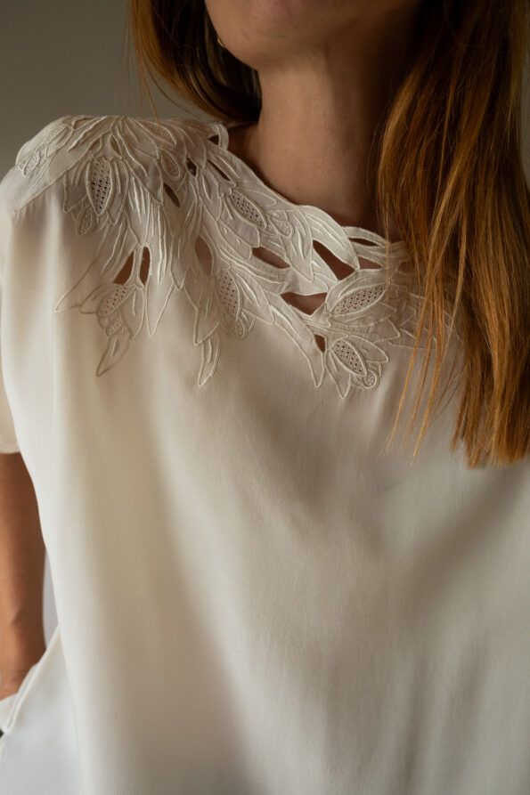 The perfect 100% silk off white open worked top - Size up to 38 - Image 5