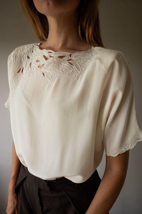 The perfect 100% silk off white open worked top - Size up to 38 - Image 7