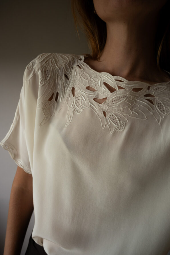The perfect 100% silk off white open worked top - Size up to 38 - Image 2