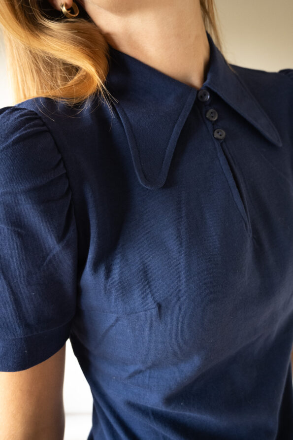 The 1970’s pointy collar tee - Size up to XS - Image 2