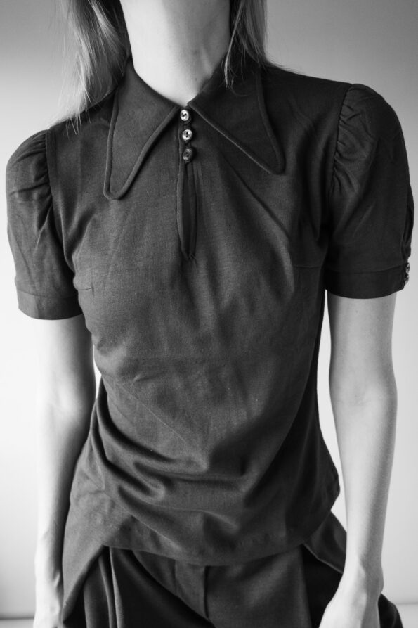 The 1970’s pointy collar tee - Size up to XS - Image 5