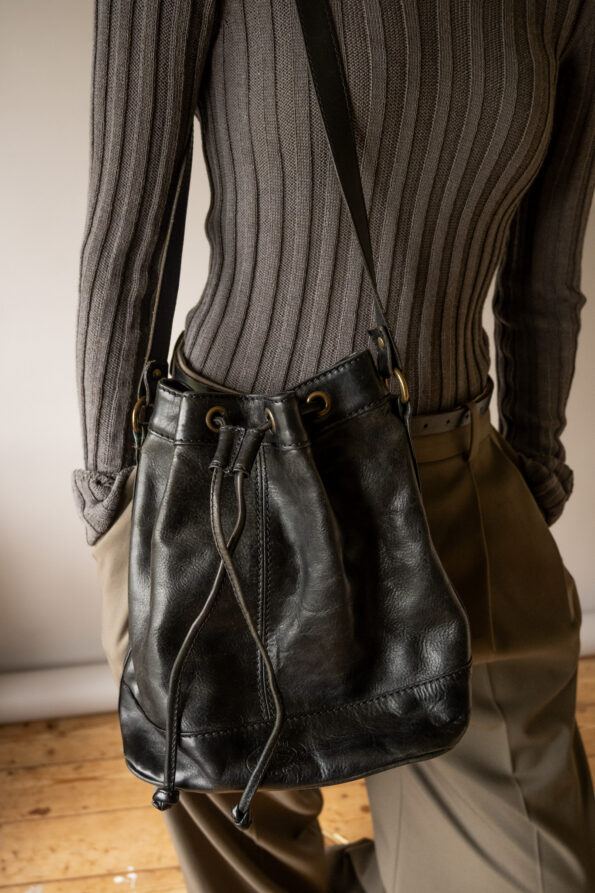 The bucket bag in 100% leather - Image 3