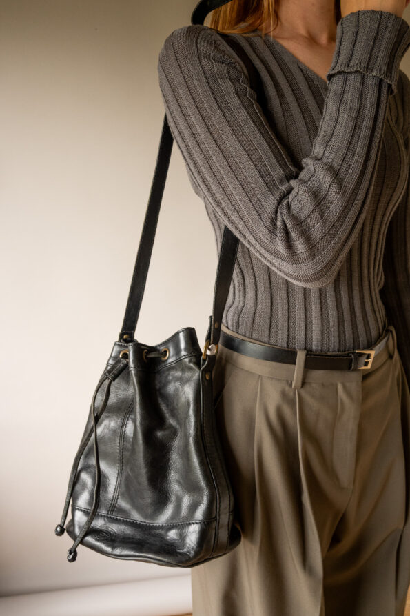 The bucket bag in 100% leather - Image 2