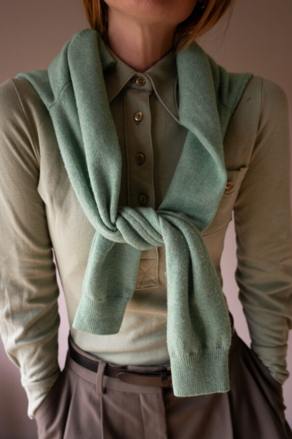 The 1970’s pointy collar jersey in mint green - Size up to XS - Image 2
