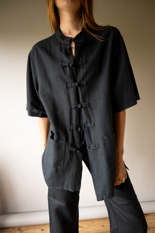 The 100% linen black asian blouse - Size up to 42